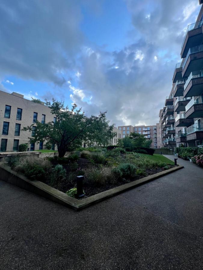 런던 Cityscape Serenity: 10Th Floor Oasis Near City Airport, Excel & 02 아파트 외부 사진